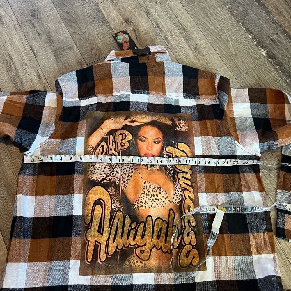 Aaliyah buffalo plaid shirt, size XL GUC, wearable art! Graphic on back - Picture 5 of 7